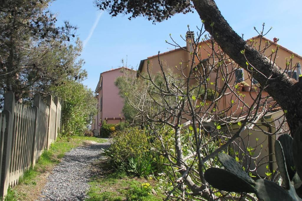 Torretta Del Mare A San Lorenzo San Lorenzo al Mare Dış mekan fotoğraf